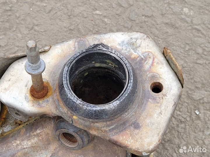 Коллектор выпускной на Nissan Almera G15