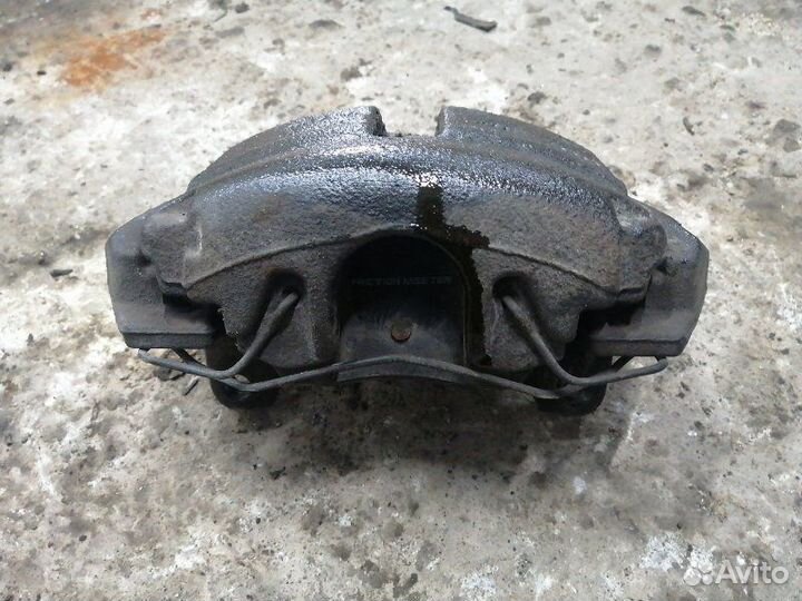 Суппорт передний правый Volkswagen Passat 3C2 BVY