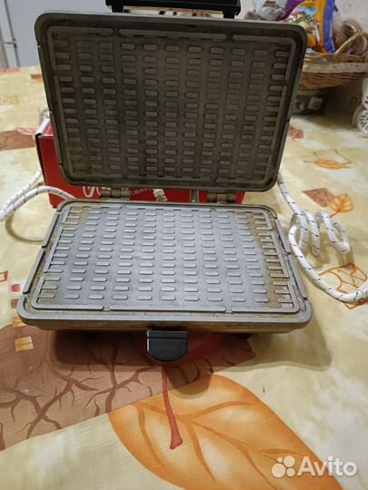 Электрическая вафельница бу