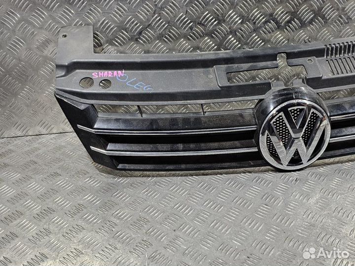 Решетка радиатора Volkswagen Sharan 7N1