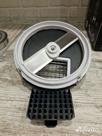 Кухонный комбайн redmond rfp 3904