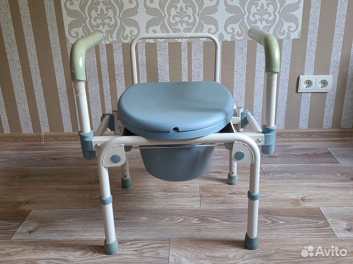 Кресло-стул с санитарным оснащением KY800