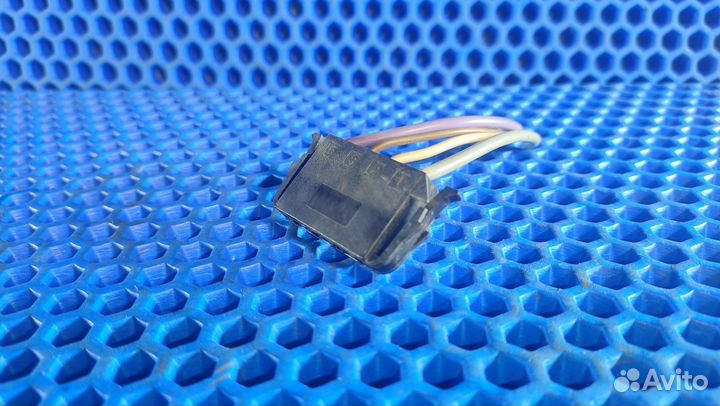 Разъем резистора отопителя Renault Logan 1