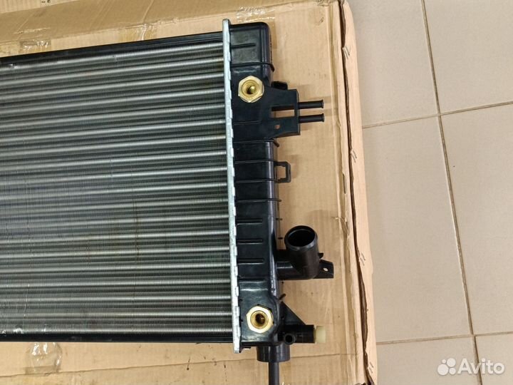 Радиатор охлаждения Opel Astra H z19DT АКПП