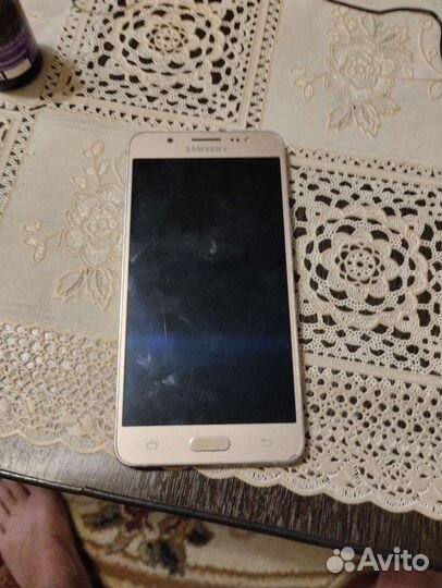 Телефон Samsung j5