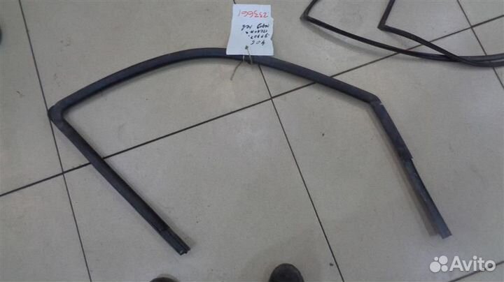 Уплотнитель стекла двери передней левой Peugeot 4