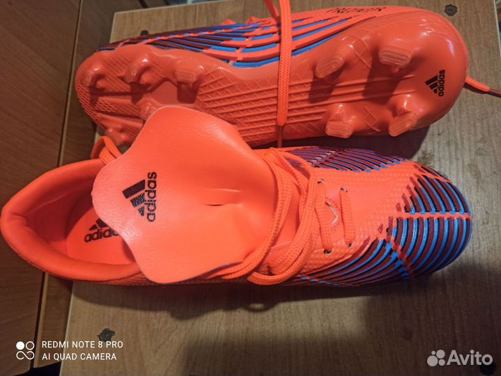 Футбольные бутсы adidas predator