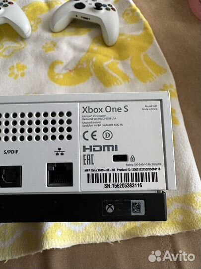 Xbox One s 2 геймпада 1tb + игры + подарки