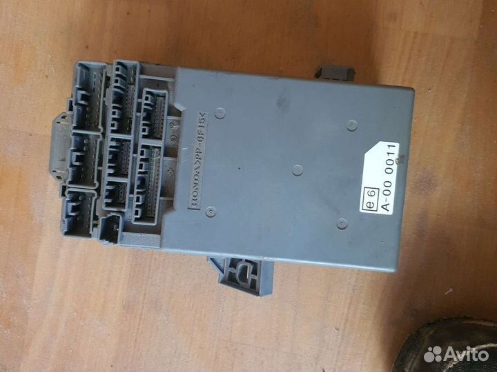 Хонда Цивик 8 4D салонный блок предохранителей