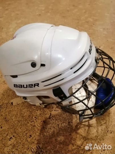 Детские хоккейные шлем и коньки