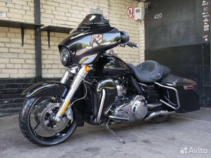 Harley Davidson street glide CVO limited