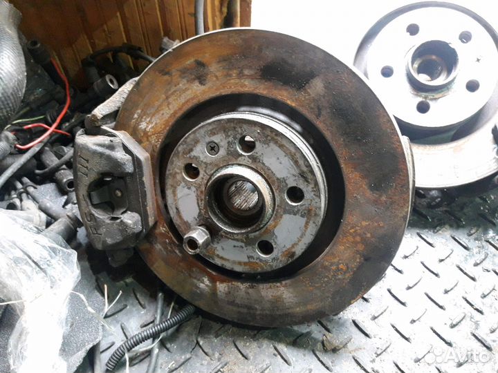 Поворотный кулак Гольф 4 Октавия