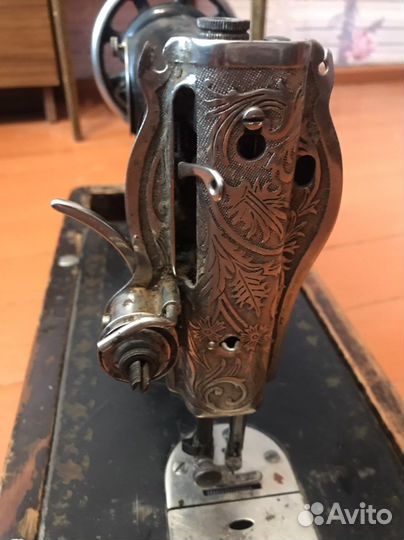 Швейная машинка старая