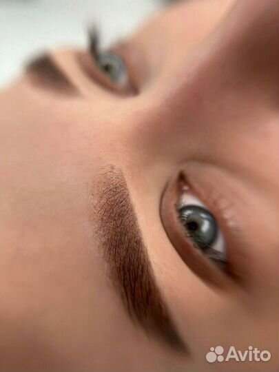 Перманентный макияж бровей