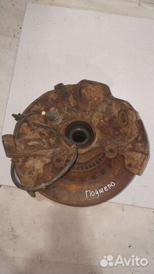 Поворотный кулак перед Mitsubishi Pajero Sport