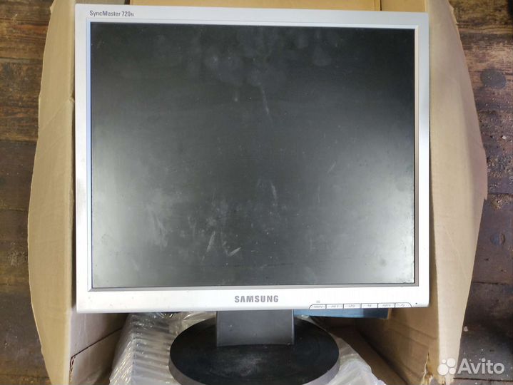 Монитор Samsung 720n 17