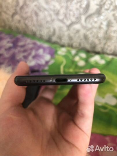 Телефон iPhone 8 64 gb