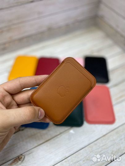 Картхолдер на iPhone из кожи