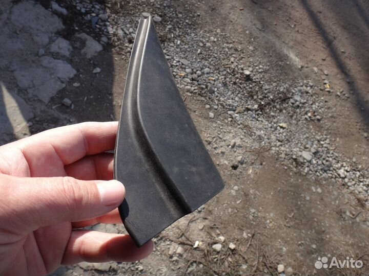 Тойота бб накладка на дверь уголок bB Coo 06-13