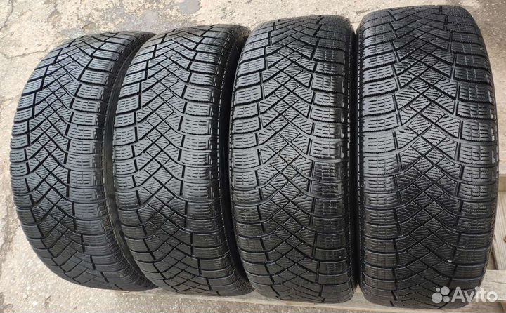 Pirelli Ice Zero FR 215/50 R17 95H