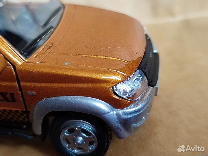 Модель автомобиля UAZ patriot VIP такси 1:43:43