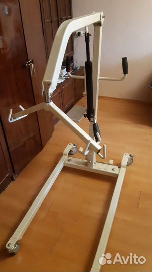 Устройство для подъема и перемещения инвалида