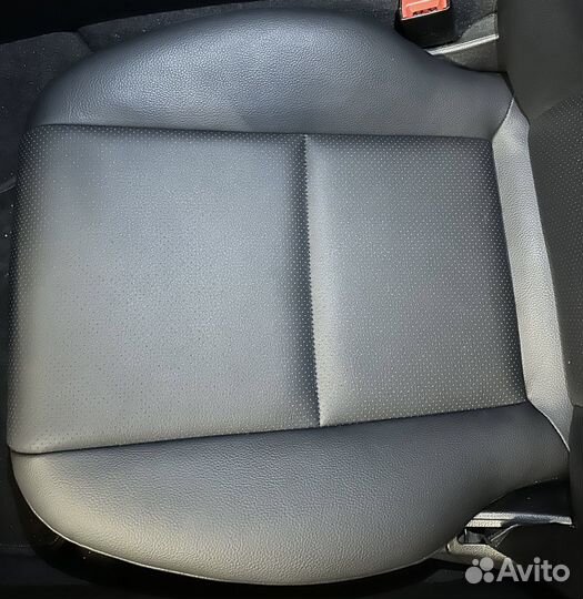 Обшивка сиденья водителя w204 x204
