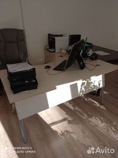 Угловой офисный письменный-компьютерный стол