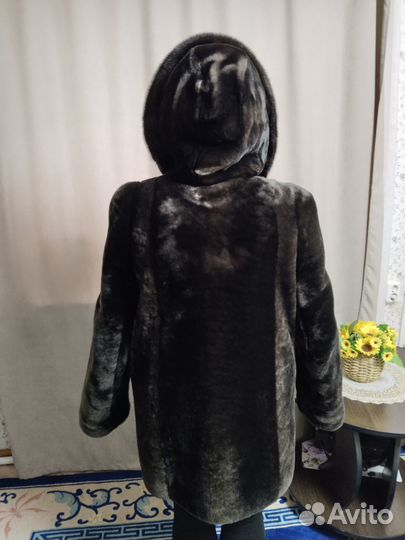 Шуба мутоновая с капюшоном размер 50 52