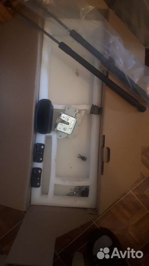 Амортизаторы багажника+замок Mitsubishi Outlander