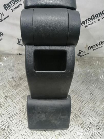 Подлокотник Nissan Tiida C11