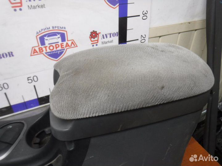 Консоль между сидений Hyundai Santa Fe classic