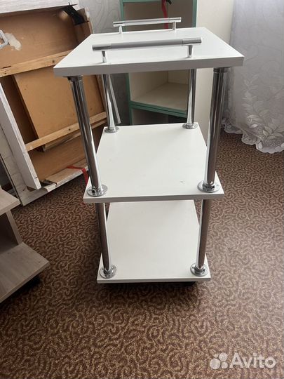 Этажерка на колесиках