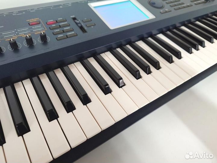 Korg triton extreme 61 клавиша