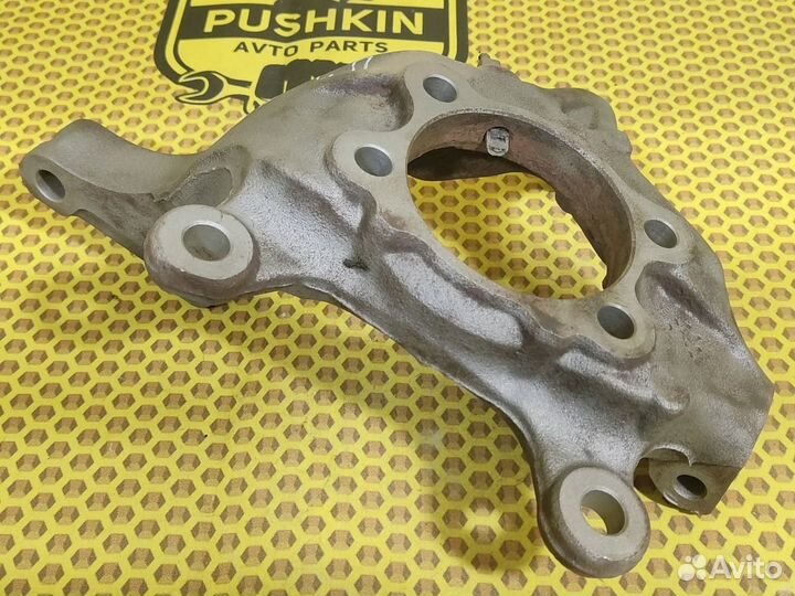 Кулак поворотный передний левый Nissan Juke F15