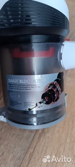 Вертикальный пылесос Redmond RV-UR370