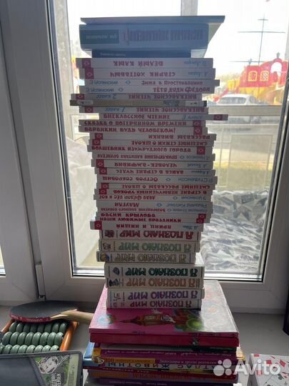 Детские игрушки и книги