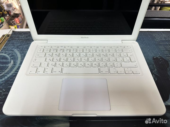 Apple MacBook 13 (2010) Ноутбук (на запчати)