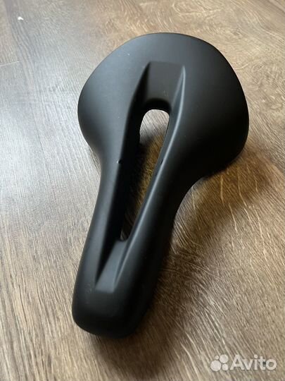 Седло для велосипеда узкое