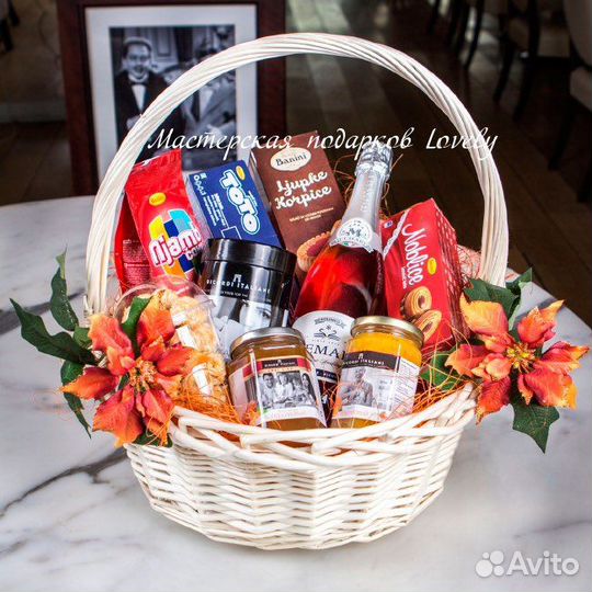 Подарочная корзина с продуктами подарок