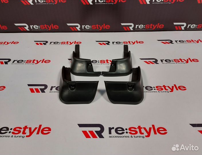 Брызговики Toyota Ractis 120 Черные