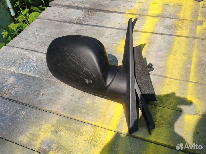 Зеркало заднего вида