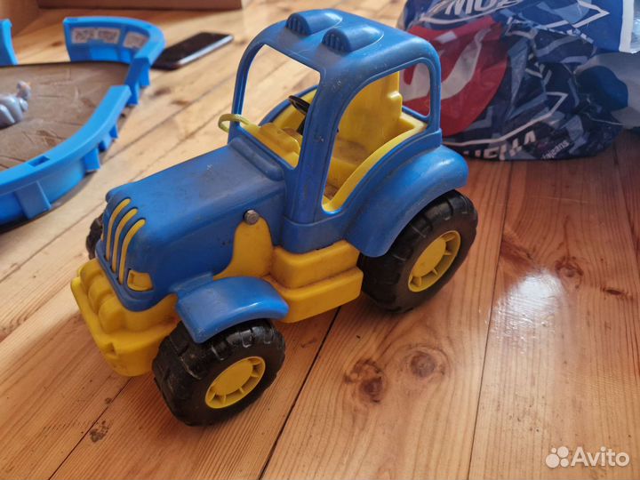 Синий трактор