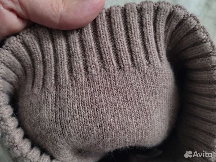 Шапка вязаная с меховым помпоном