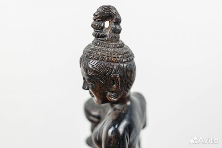 Винтажная резная женская статуэтка из дерева