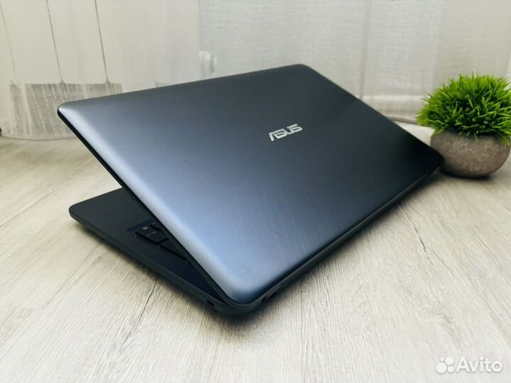 Стильный VivoBook-Asus/2.3MHz/4gb/SSD/MX110(2gb)