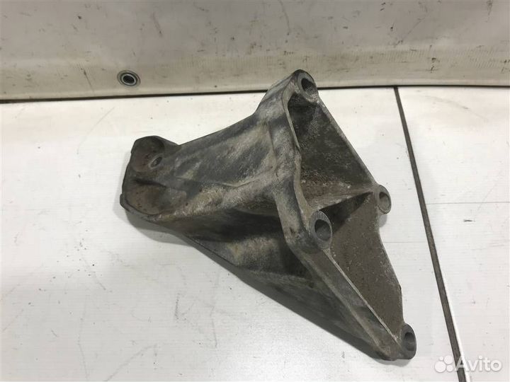 Кронштейн двигателя левый BMW 7-серия E65/E66