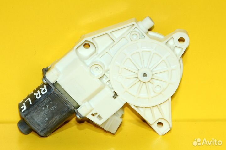 W204 C250 Моторчик стеклоподъемника задний левый