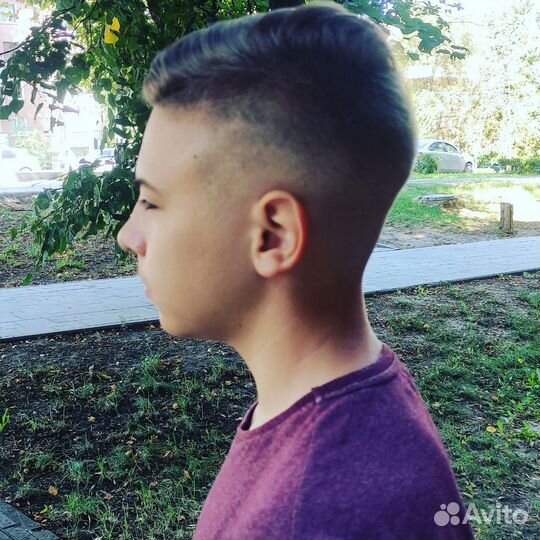 Модель на стрижки, окрашивания,маникюр,локоны