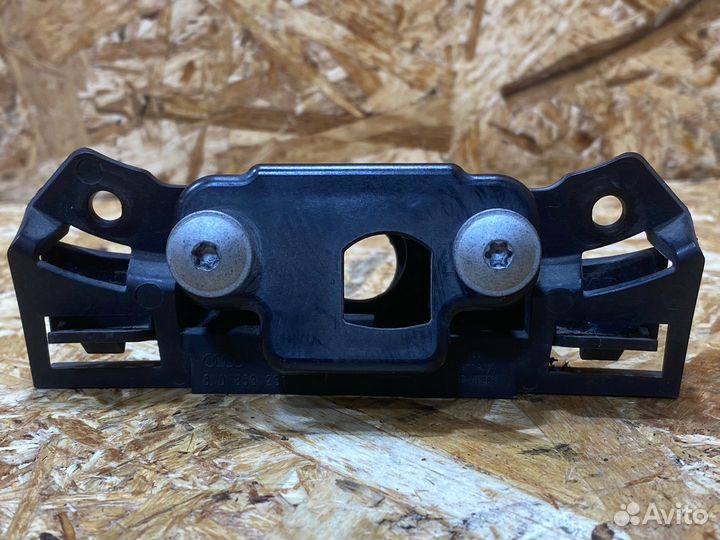 Кронштейн (крепление) Audi A4 B9 2016 8W0853231